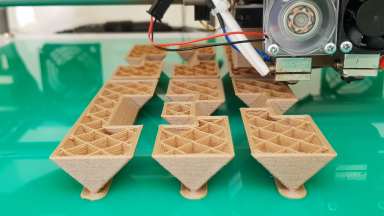 3D-Drucker in der Roadshow des Kompetenzzentrums Cottbus bei der Herstellung von Teufelsknoten