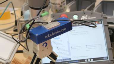 Cobot und das zum Steuern notwendige Touchpanel