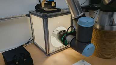 Roboter in Kamerabox