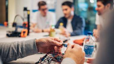 Die Grundlage der Datenerfassung bei Maschinen. Ein Sensorchip; © münsterLAND.digital e.V.