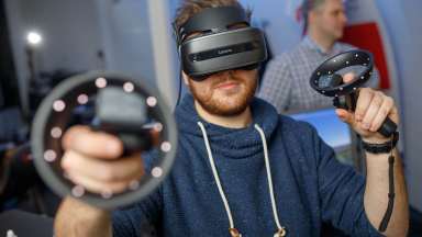VR-Brille im Einsatz ©Volker Wiciok