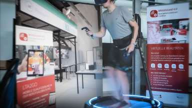 VR-Laufband in der Modellfabrik Cottbus