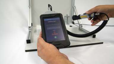 KI-App auf mobilem Ultraschallprüfgerät