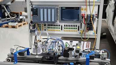  Handling-Demonstrator, der Standard-Technologien im Industriekontext, wie beispielsweise Industriesteuerungen einsetzt