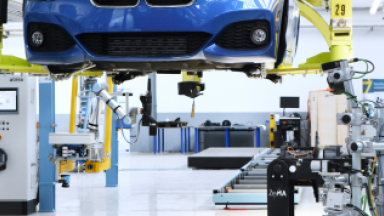 Fertigungsstation in einer Automobilproduktion