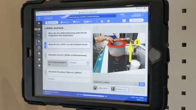 Tablet mit Arbeitsanweisungen, Bildnachweis: Fraunhofer IIS
