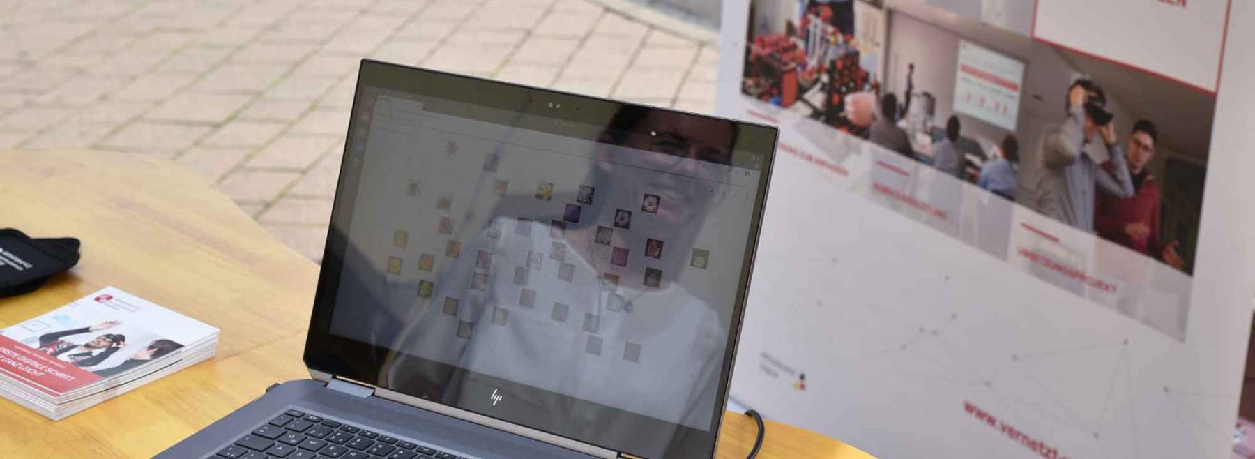 Auf einem Laptop installierter Produktportal-Demonstrator.