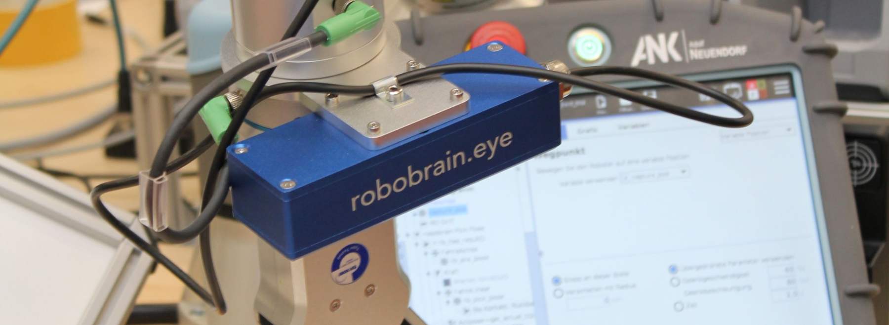 Cobot und das zum Steuern notwendige Touchpanel