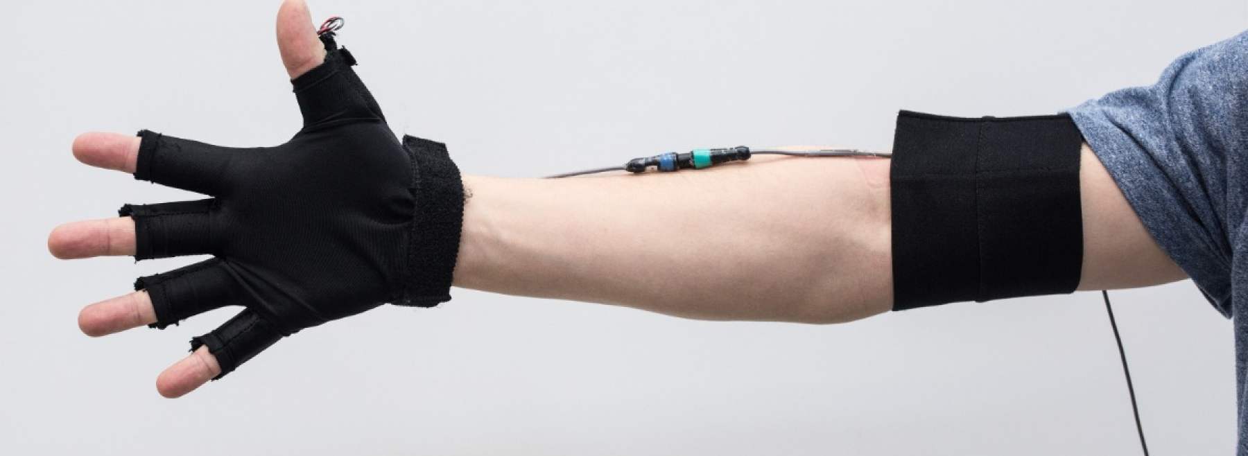 Datenhandschuh - am Arm