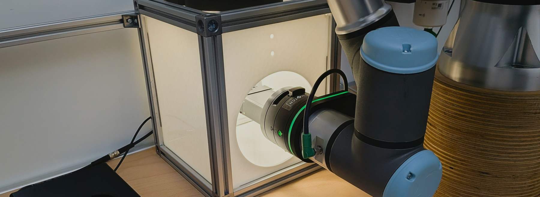 Roboter in Kamerabox