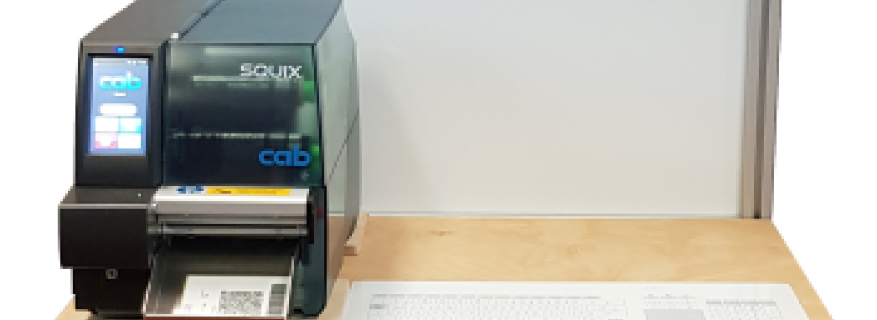 Arbeitsplatz mit Konfigurator und cab Spuix 4 für den Druck der Fertigungsaufträge im Rahmen der Roadshow