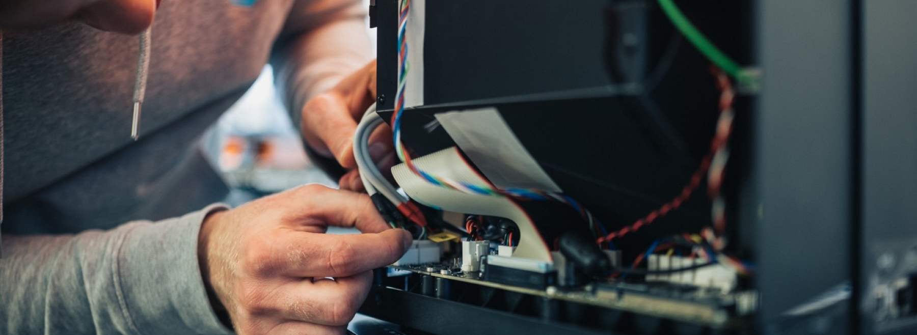Wartung eines Lasercutters; © münsterLAND.digital e.V.