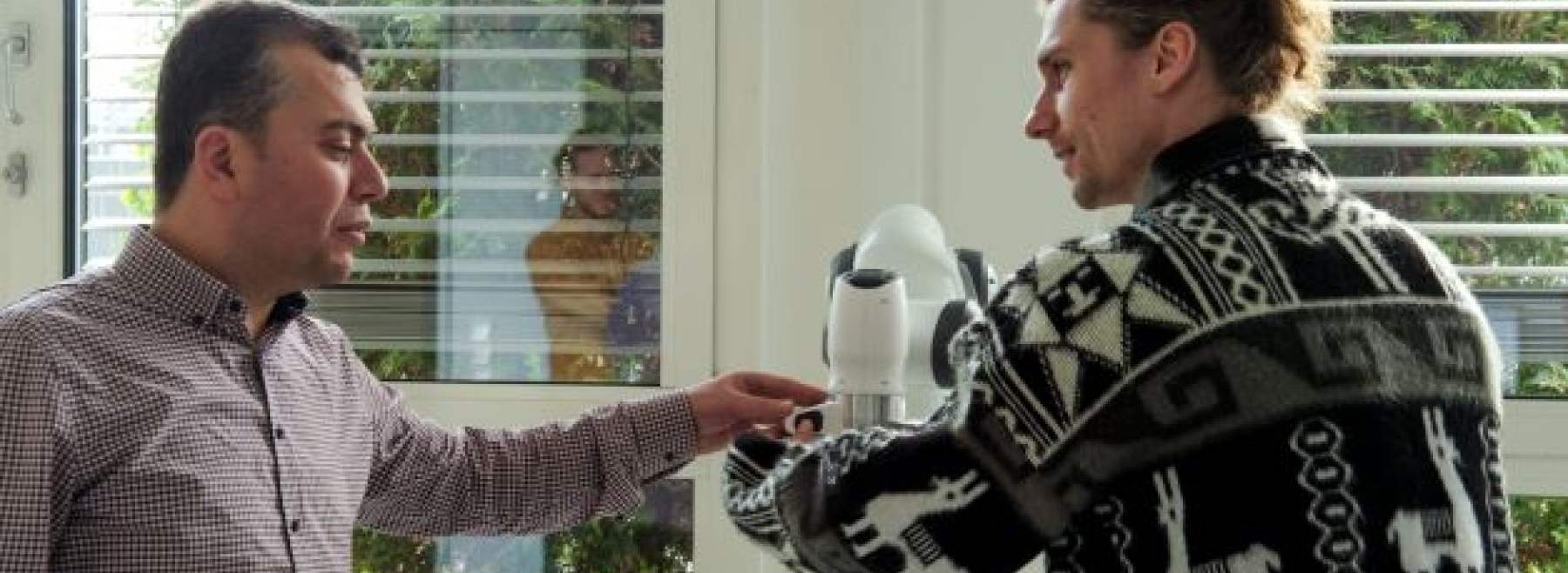 Programmierloses Bedienen eines kollaborativen Roboters (Cobot)