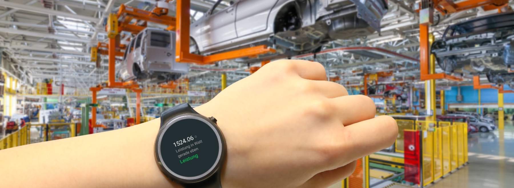 Smartwatch in Maschinenhalle