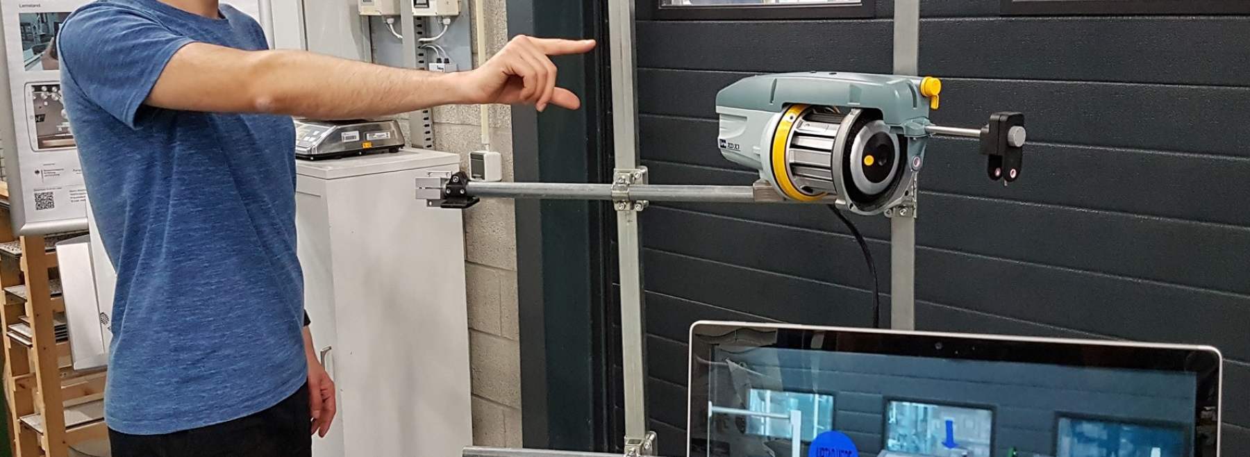 Mixed-Reality-Lernumgebung für den Webprozess
